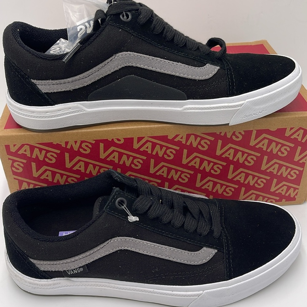 Vans WMNS Black and Gray Sneakers Bmx Old Skool
Black/Gray/White
VN0A5JIP9BG - Picture 2 of 16